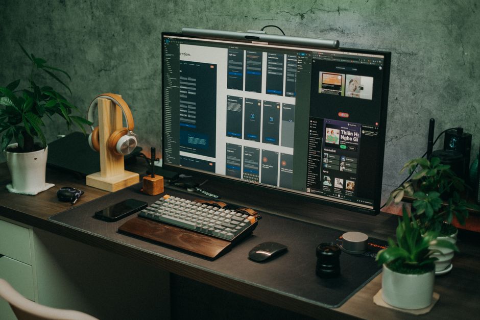 Minimalist office
